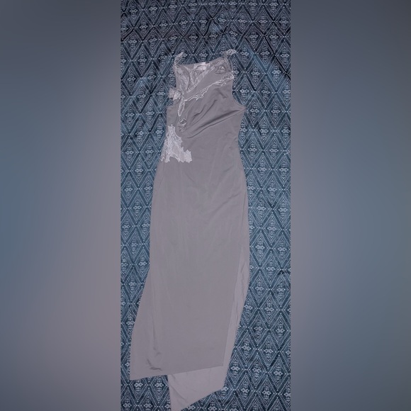 CoperniLace Flower Gown - Picture 2 of 6